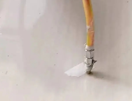 庄浪瓷砖空鼓维修公司专业解答在瓷砖铺贴过程中，如果使用的砂料过粗（如全部使用了粗砂），可能会导致以下问题